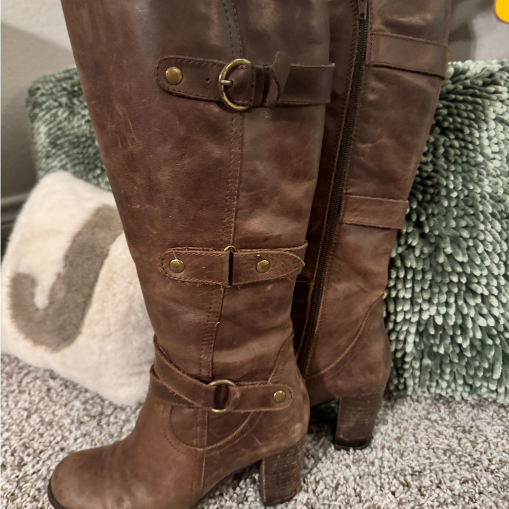Stylish Brown Heeled Boots